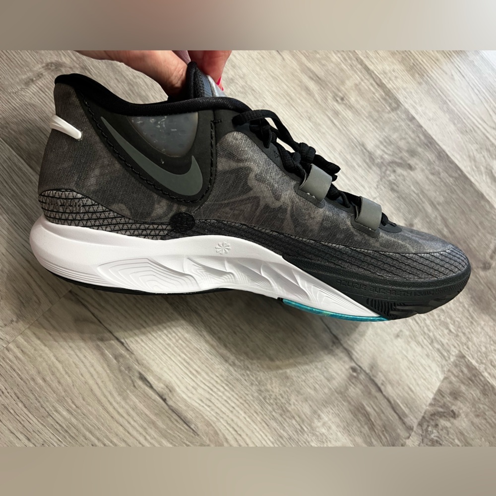 KYRIE 8 BLACK/MERCURY GREY-WHITE SIZE 13 - Picture 3 of 8